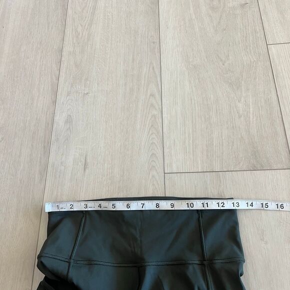 Lululemon women’s crop leggings size 6 - Picture 5 of 8